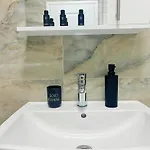 X Oasis 부쿠레슈티
